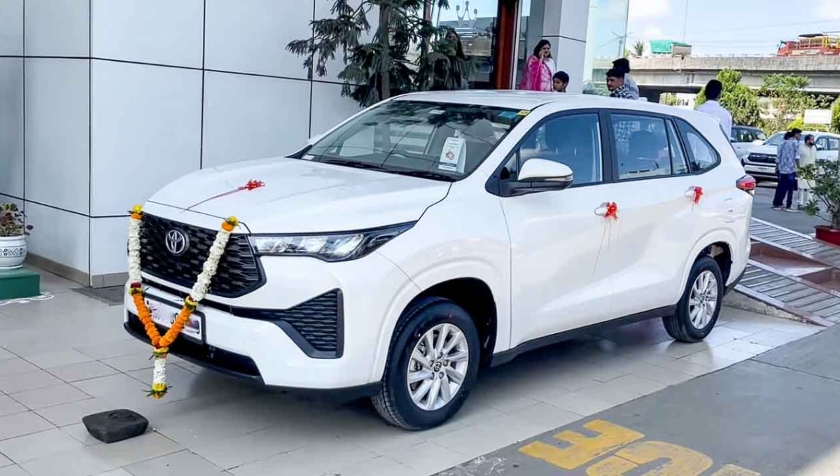 Toyota Innova Hycross