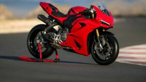 Ducati Panigale V2: Price in IndiaPowerful 955cc Superbike with Premium Design and Features