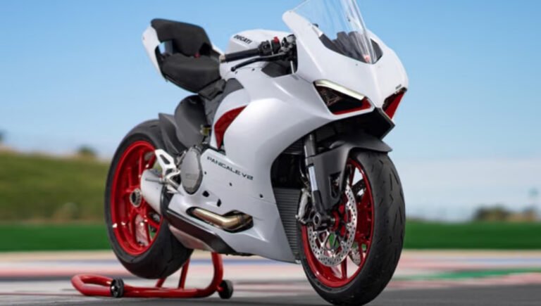 Ducati Panigale V2: Experience Power, Style, and Thrill with India’s Ultimate Superbike Ride