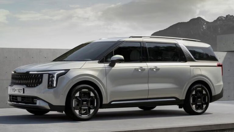 Kia Carnival: Luxury 6-Seater MPV with Spacious Interior, Diesel Engine and Advanced Comfort Features