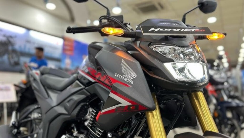 Honda Hornet 2.0: Stylish Street Bike with Advanced Features and Smooth Performance