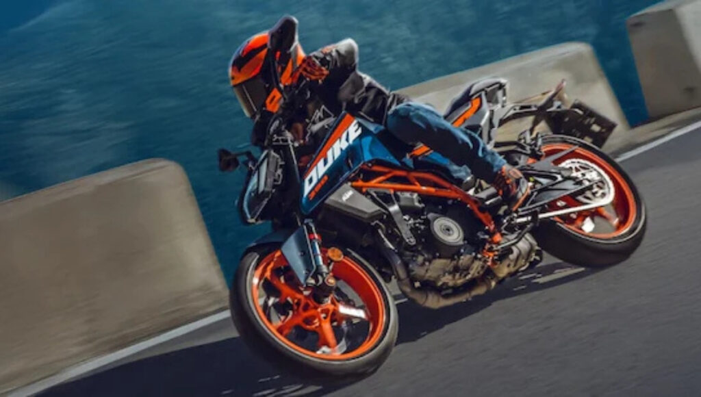KTM 390 Duke 2025 Review: Powerful Street Bike with Aggressive Design and Performance