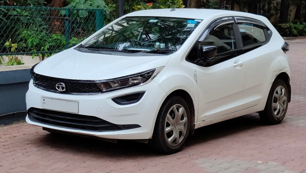 Tata Altroz 2025: Five-Star Safety, Smooth Ride, Modern Design, and Powerful Diesel Performance