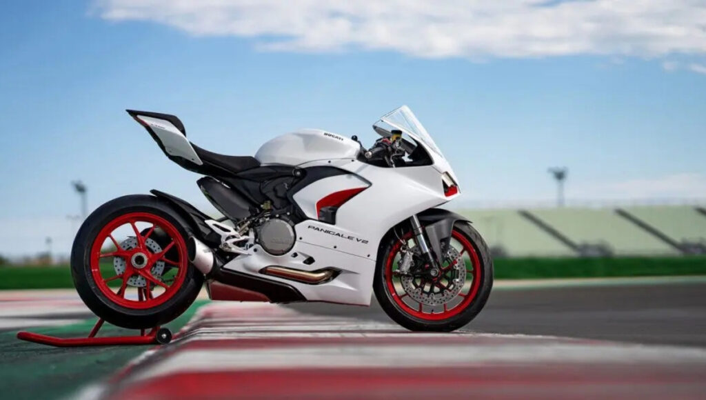 Ducati Panigale V2: Experience Power, Style, and Thrill with India’s Ultimate Superbike Ride