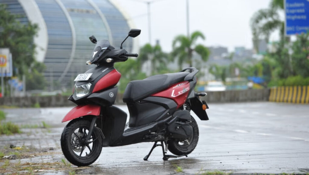 Yamaha Ray ZR 125: When you need both fun and style on busy city streets, the Yamaha Ray ZR 125 scooter meets every need.