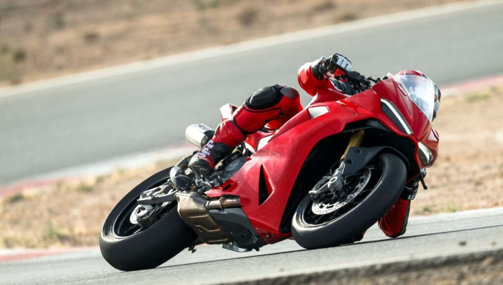 Ducati Panigale V2: Price in IndiaPowerful 955cc Superbike with Premium Design and Features