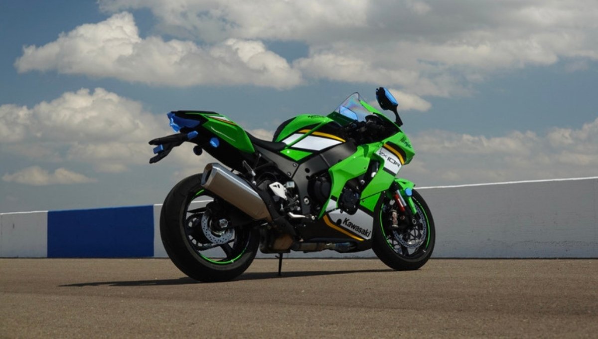 Kawasaki Ninja ZX-10R: High-Performance Sports Bike with Power and Style