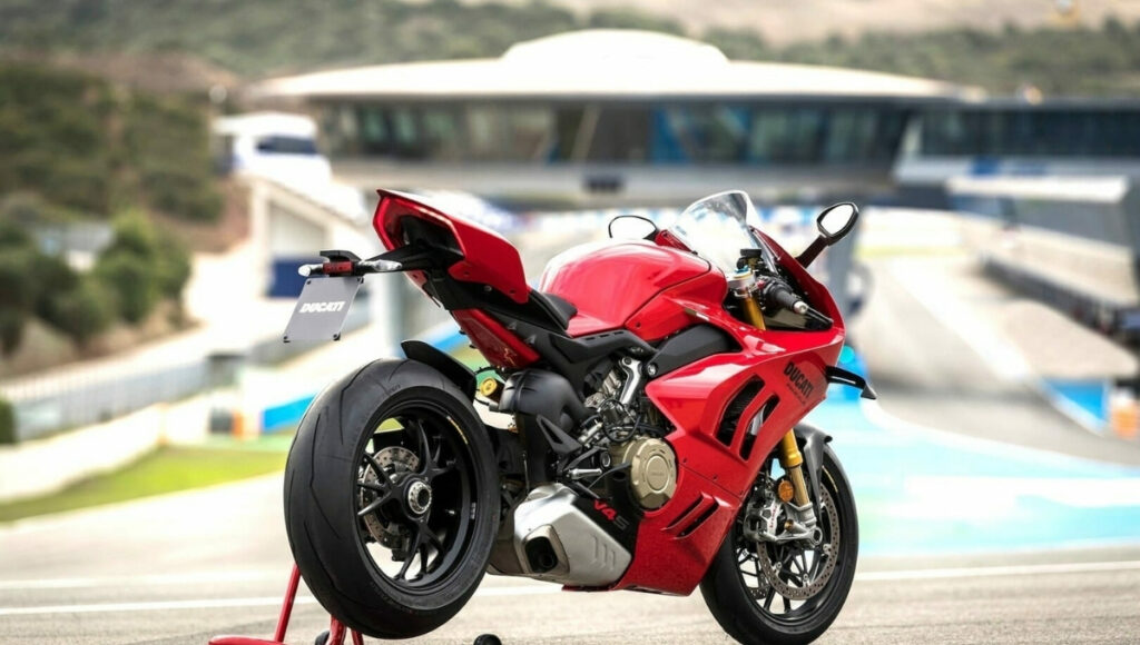 Ducati Panigale V4 2025: High-Performance Superbike with Power and Style