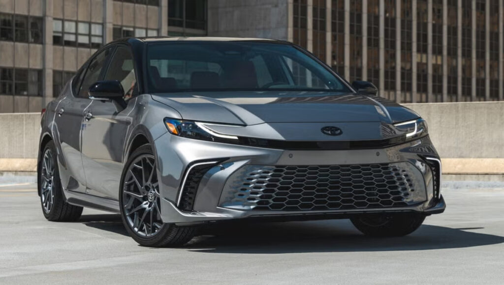 Toyota Camry 2025: Sleek Luxury Sedan Combining Performance, Comfort, and Advanced Hybrid Technology