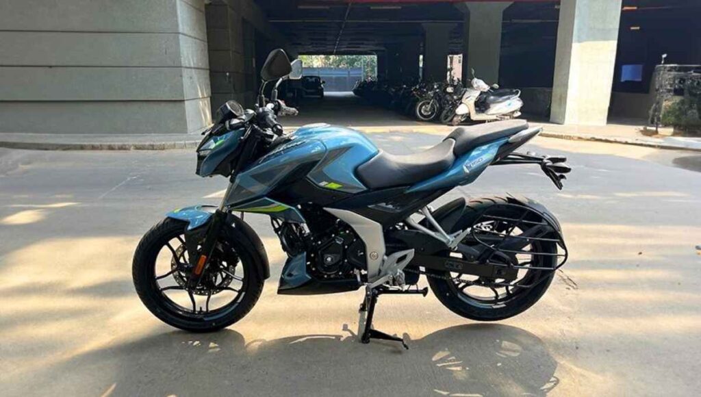 Bajaj Pulsar N160: The Perfect Blend of Power, Style, and Everyday Comfort
